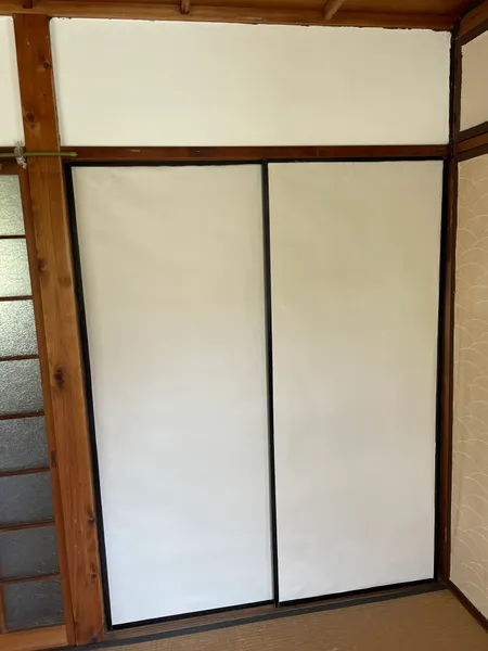 白無地に張り替えたふすま2枚