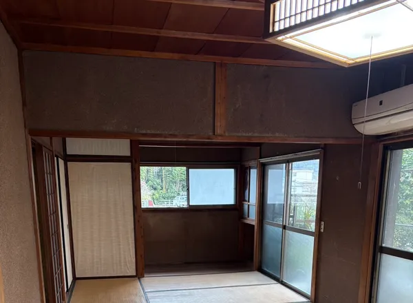 砂壁のままの、直す前の和室
